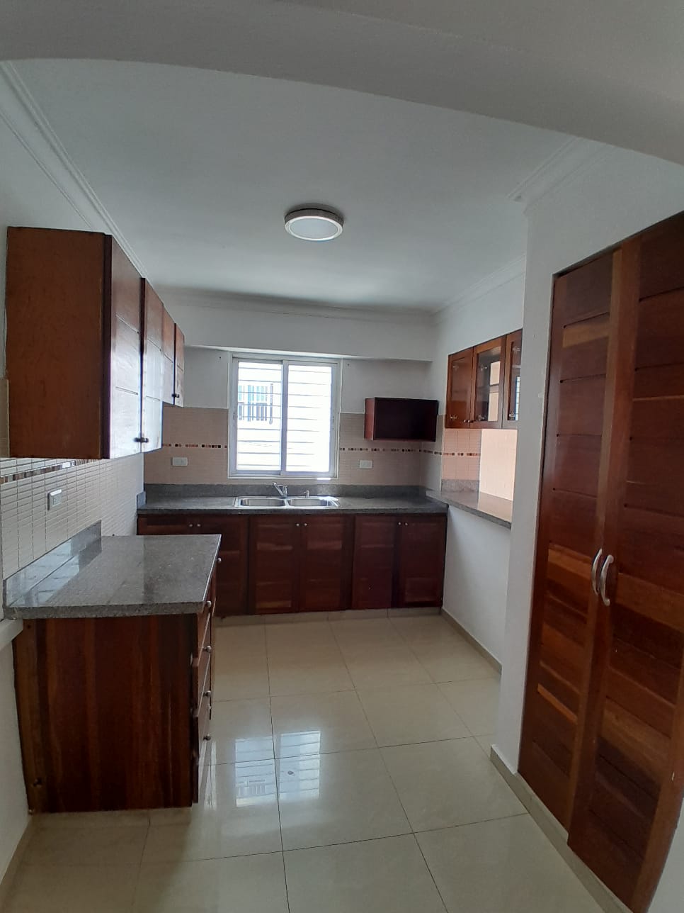 ALQUILO APARTAMENTO EN EL MILLÓN DE 3 HABITACIONES